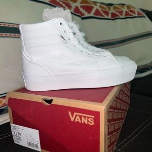 Women’s white vans size 8!